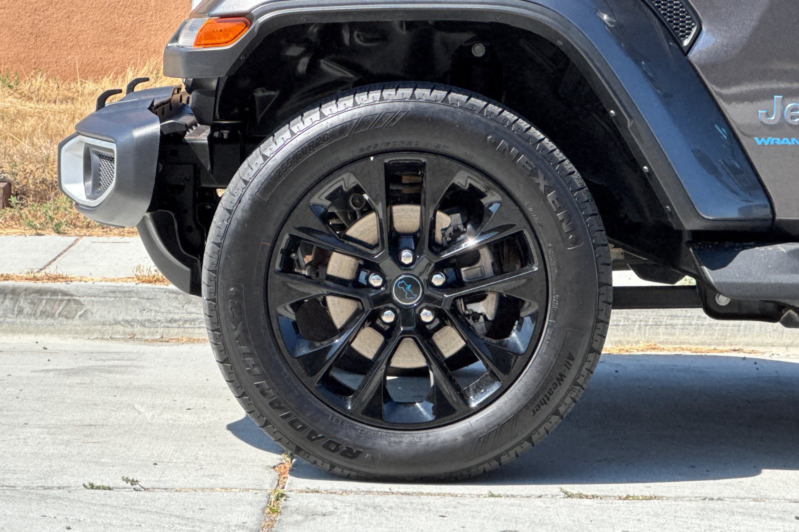 Used 2025 Jeep Wrangler Unlimited Sahara AWD/4WD image 26