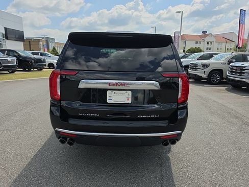 Used 2022 GMC Yukon XL Denali w/ Advanced Technology Package AWD/4WD image 6