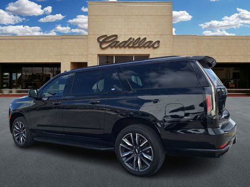 Used 2023 Cadillac Escalade ESV Sport Platinum w/ Heavy-Duty Trailer Package image 4