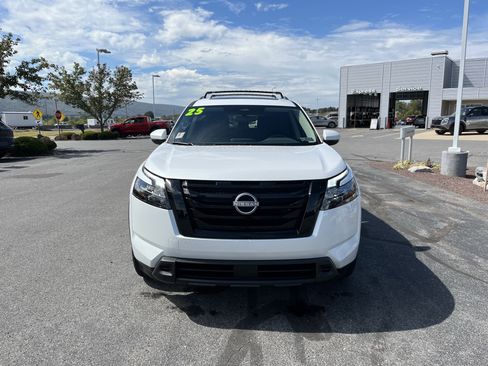 New 2025 Nissan Pathfinder SV w/ SV Premium Package image 10