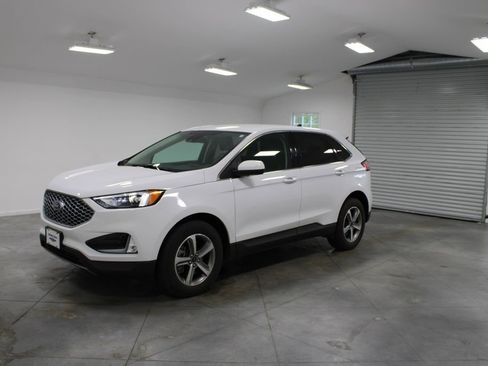 Used 2024 Ford Edge SEL w/ Convenience Package image 4