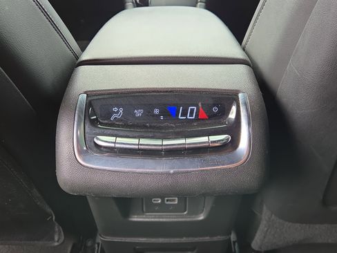 Used 2022 Cadillac XT6 Premium Luxury image 13