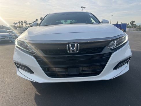 Used 2018 Honda Accord Sport image 2