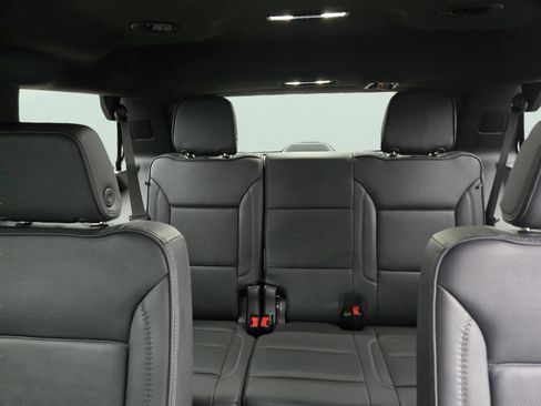 Used 2025 GMC Yukon Denali AWD/4WD image 29