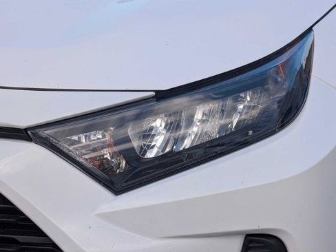 Used 2022 Toyota RAV4 LE w/ Carpet Mat Package (TMS) AWD/4WD image 10