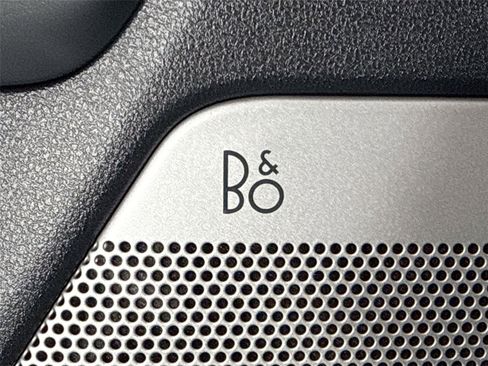 Used 2022 Ford F150 Lightning Lariat image 30