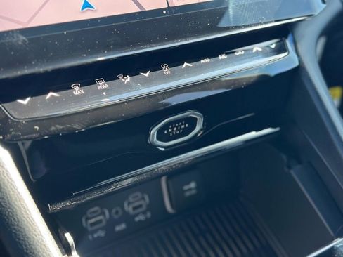 New 2026 Jeep Grand Cherokee Altitude image 30