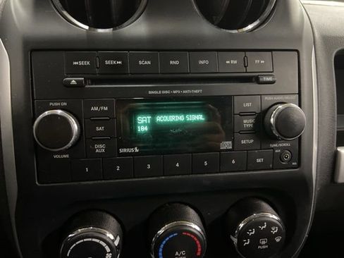 Used 2014 Jeep Compass Latitude image 34