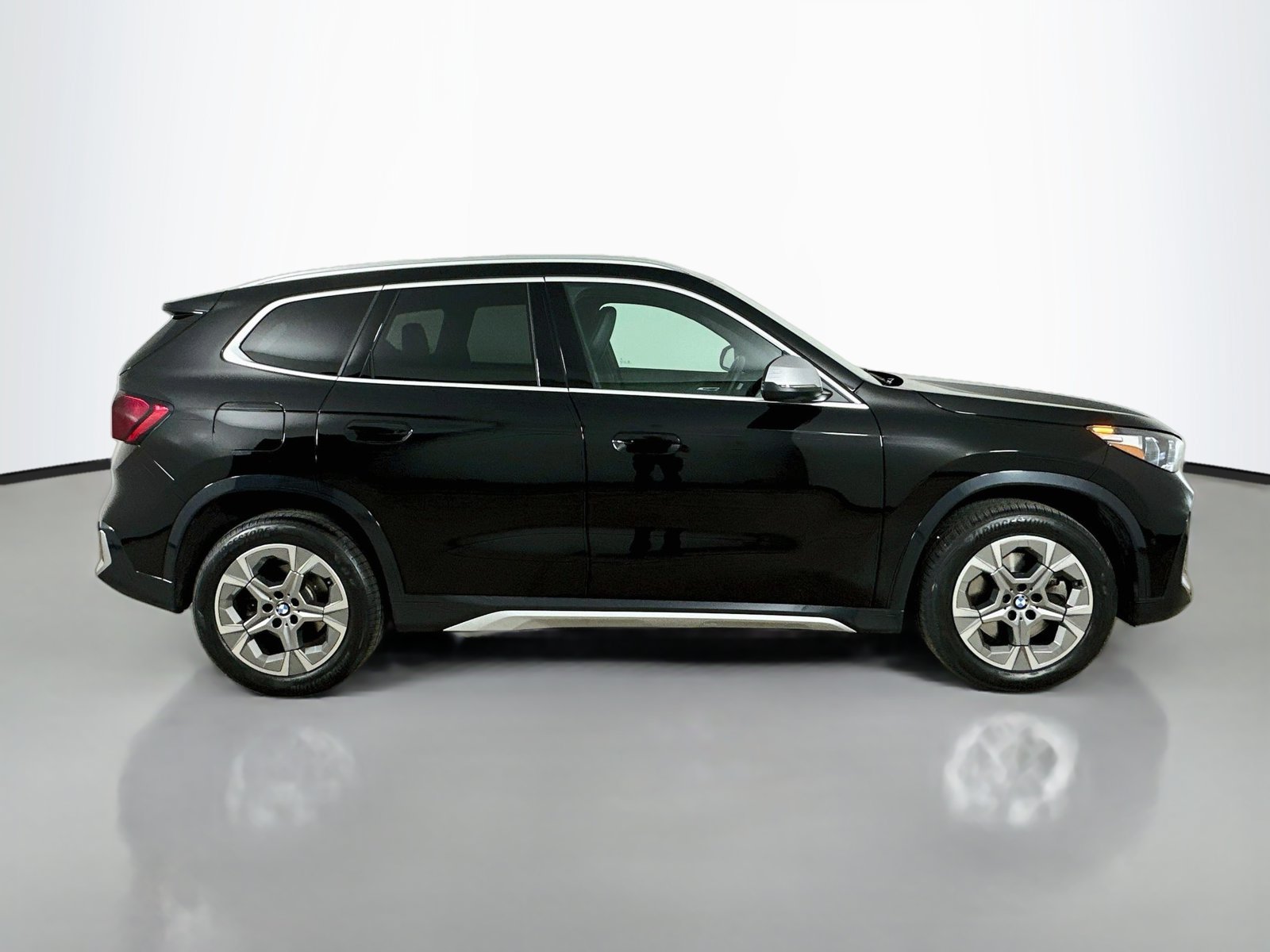 Used 2024 BMW X1 xDrive28i w/ Convenience Package AWD/4WD image 4