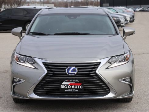 Used 2018 Lexus ES 300h w/ Navigation Package image 2