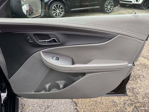 Used 2015 Chevrolet Impala LS w/ LS Convenience Package image 17