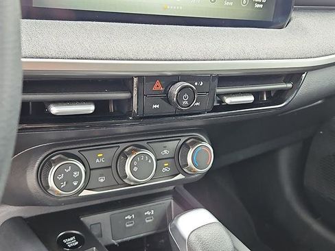 Used 2025 Nissan Kicks SV FWD image 19