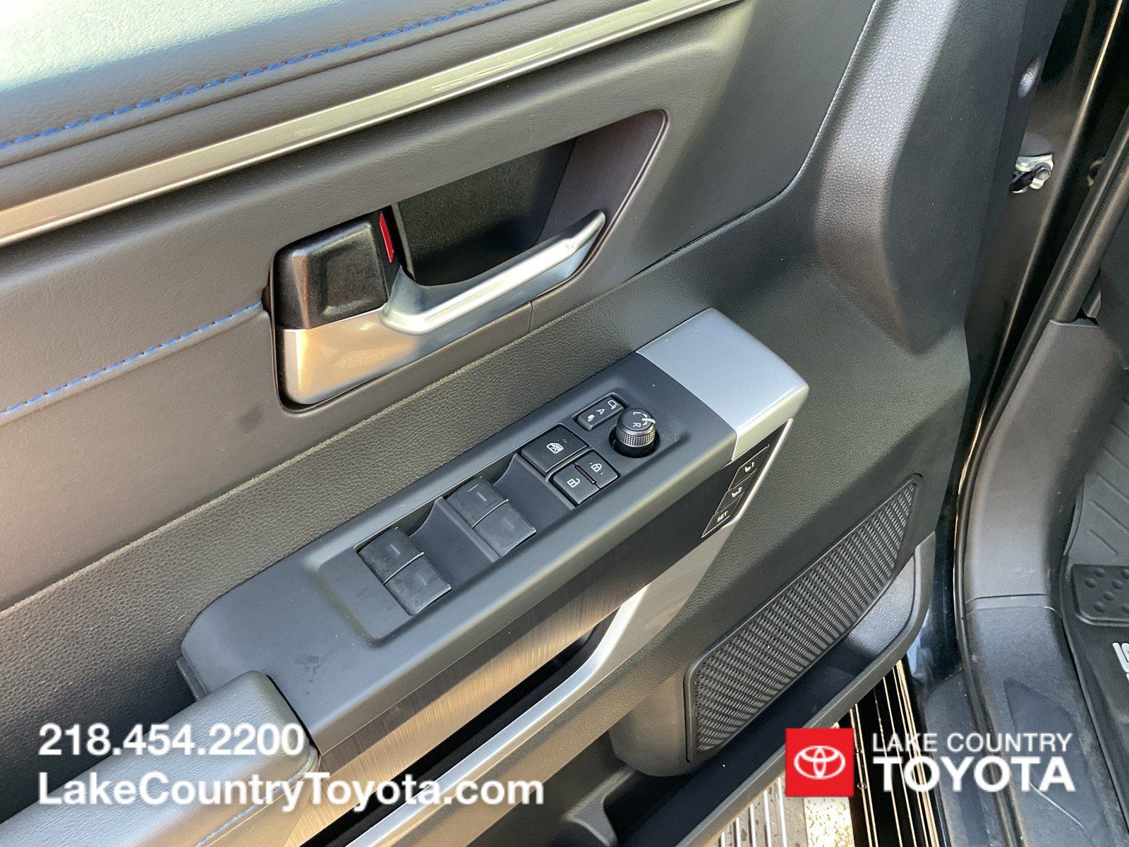 Used 2025 Toyota Sequoia Platinum AWD/4WD image 27