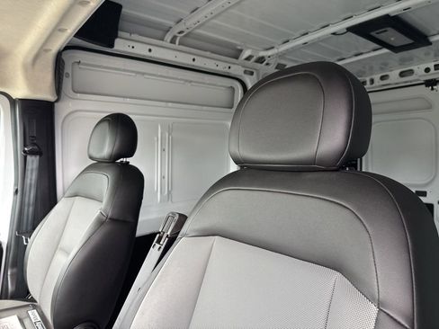 Used 2025 RAM ProMaster 2500 w/ Convenience Group image 10