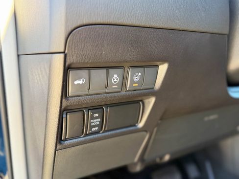 Used 2024 Nissan Armada SL w/ Captain's Chairs Package image 19