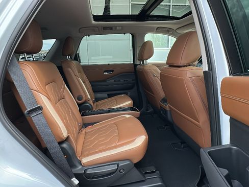 New 2026 Nissan Pathfinder Platinum AWD/4WD image 10