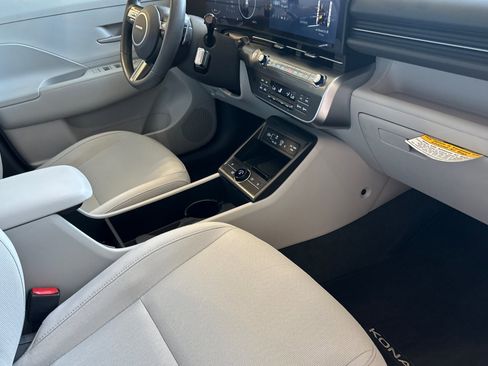 Certified 2025 Hyundai Kona SEL AWD/4WD image 16