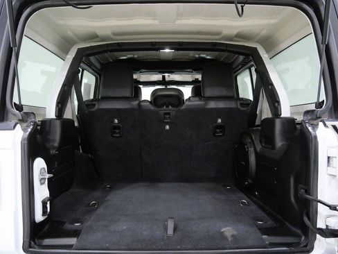 Used 2018 Jeep Wrangler Unlimited Sahara image 27