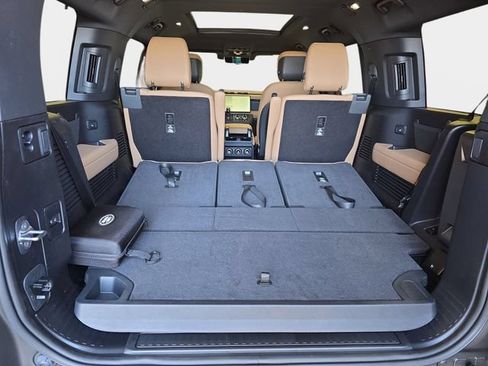 New 2026 Land Rover Defender 130 X-Dynamic SE AWD/4WD image 10