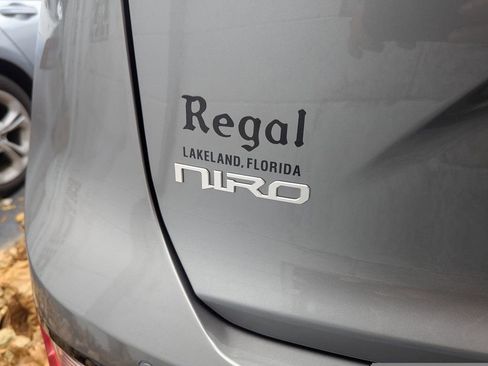 Used 2025 Kia Niro EX Touring image 6