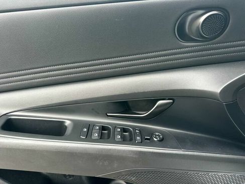 Used 2025 Hyundai Elantra SEL FWD image 11