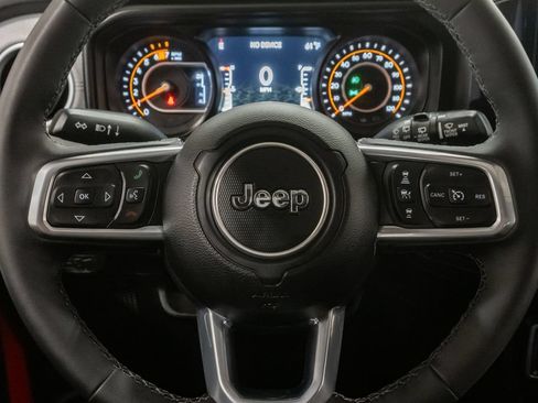 Used 2025 Jeep Wrangler Unlimited Sahara AWD/4WD image 15