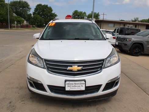 Used 2017 Chevrolet Traverse LT w/ Style and Technology Package AWD/4WD image 3