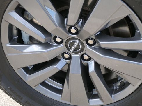 Used 2025 Nissan Pathfinder SV FWD image 12