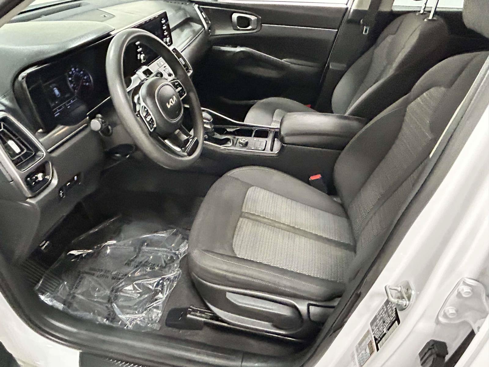 Used 2023 Kia Sorento LX FWD image 11