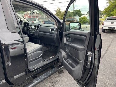 Used 2017 Nissan Titan S AWD/4WD image 23