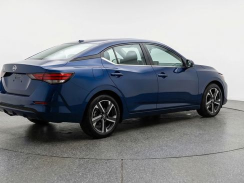 Used 2025 Nissan Sentra SV image 9