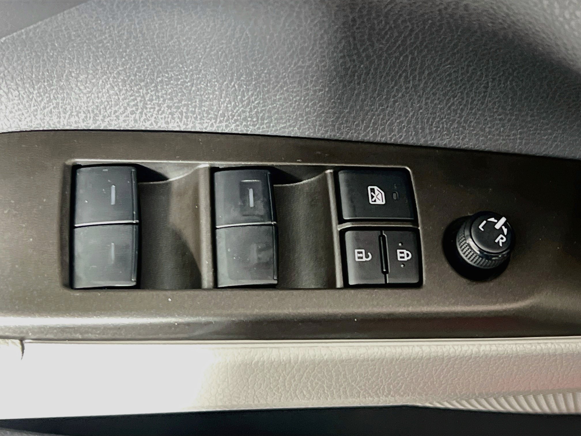 Used 2023 Toyota Camry SE FWD image 16