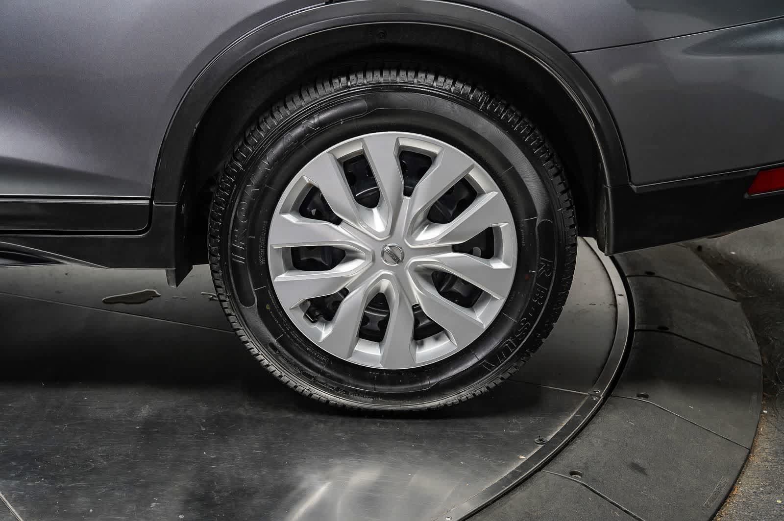 Used 2018 Nissan Rogue S FWD image 10