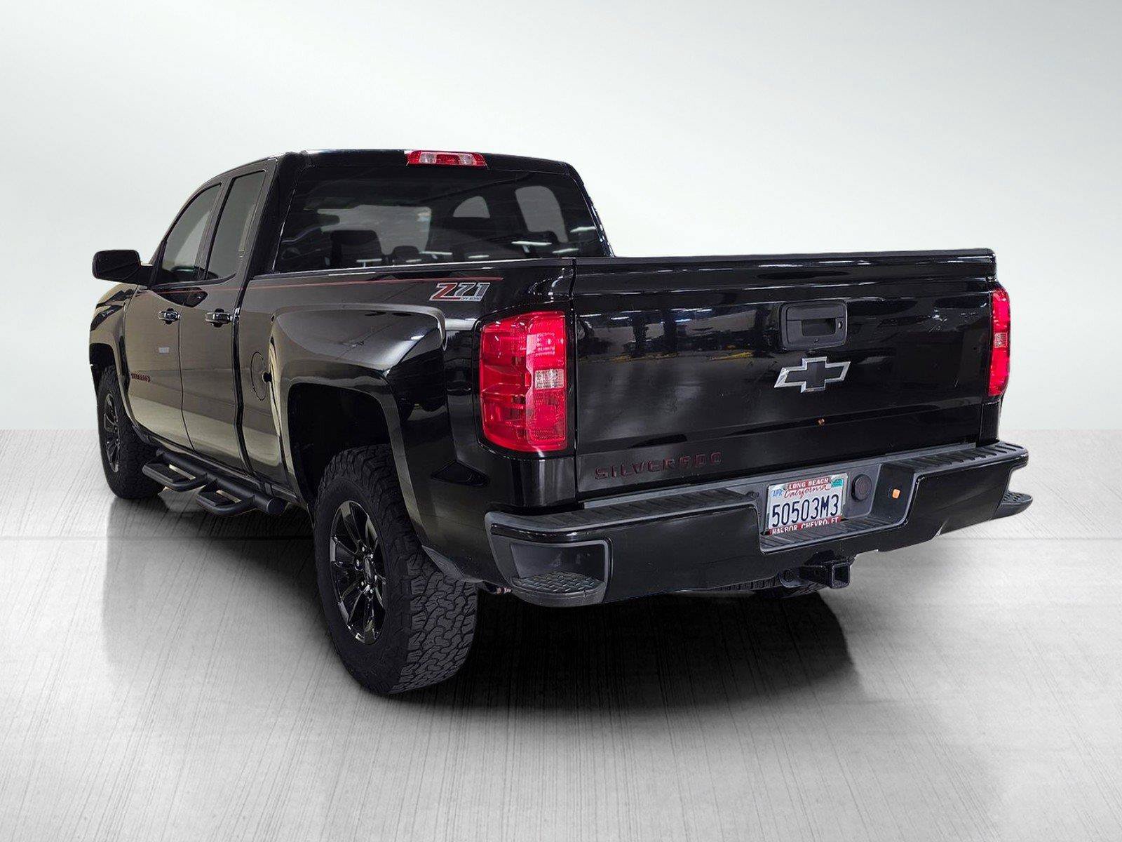 Used 2017 Chevrolet Silverado 1500 LT w/ Redline Edition AWD/4WD image 5
