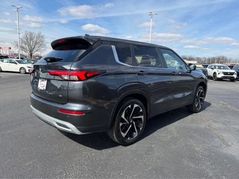 Used 2024 Mitsubishi Outlander SE image 8