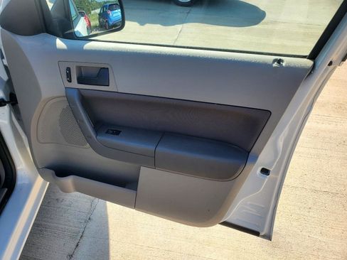 Used 2011 Ford Focus SE w/ 201A Rapid Spec Order Code FWD image 6