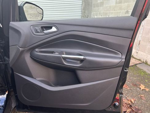 Used 2019 Ford Escape Titanium image 25