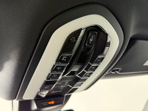 New 2025 Porsche Macan image 23