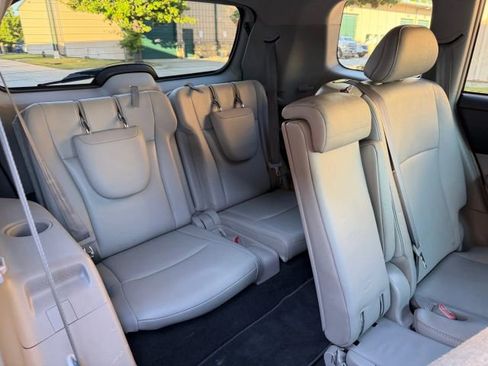 Used 2011 Toyota Highlander SE image 37