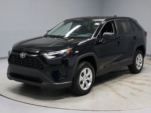 Used 2023 Toyota RAV4 LE AWD/4WD image 7