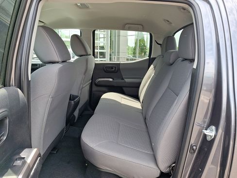 Certified 2023 Toyota Tacoma SR5 AWD/4WD image 10