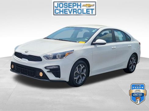 Used 2021 Kia Forte LXS FWD image 2