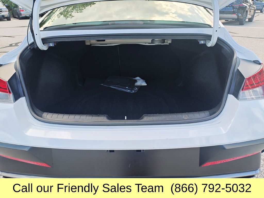 Used 2025 Hyundai Elantra Limited FWD image 23