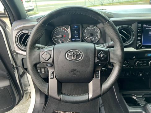 Used 2022 Toyota Tacoma TRD Sport AWD/4WD image 14