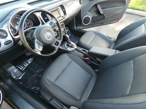 Used 2018 Volkswagen Beetle 2.0T S image 38