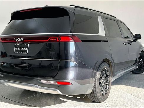 Used 2022 Kia Carnival SX Prestige image 2