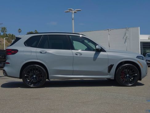 New 2026 BMW X5 xDrive40i w/ M Sport Package AWD/4WD image 3