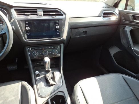 Used 2018 Volkswagen Tiguan SE w/ Panoramic Sunroof Package image 13
