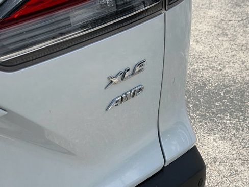 Used 2022 Toyota Corolla Cross XLE w/ Convenience Package AWD/4WD image 18