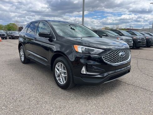 Certified 2024 Ford Edge SEL w/ Convenience Package AWD/4WD image 3